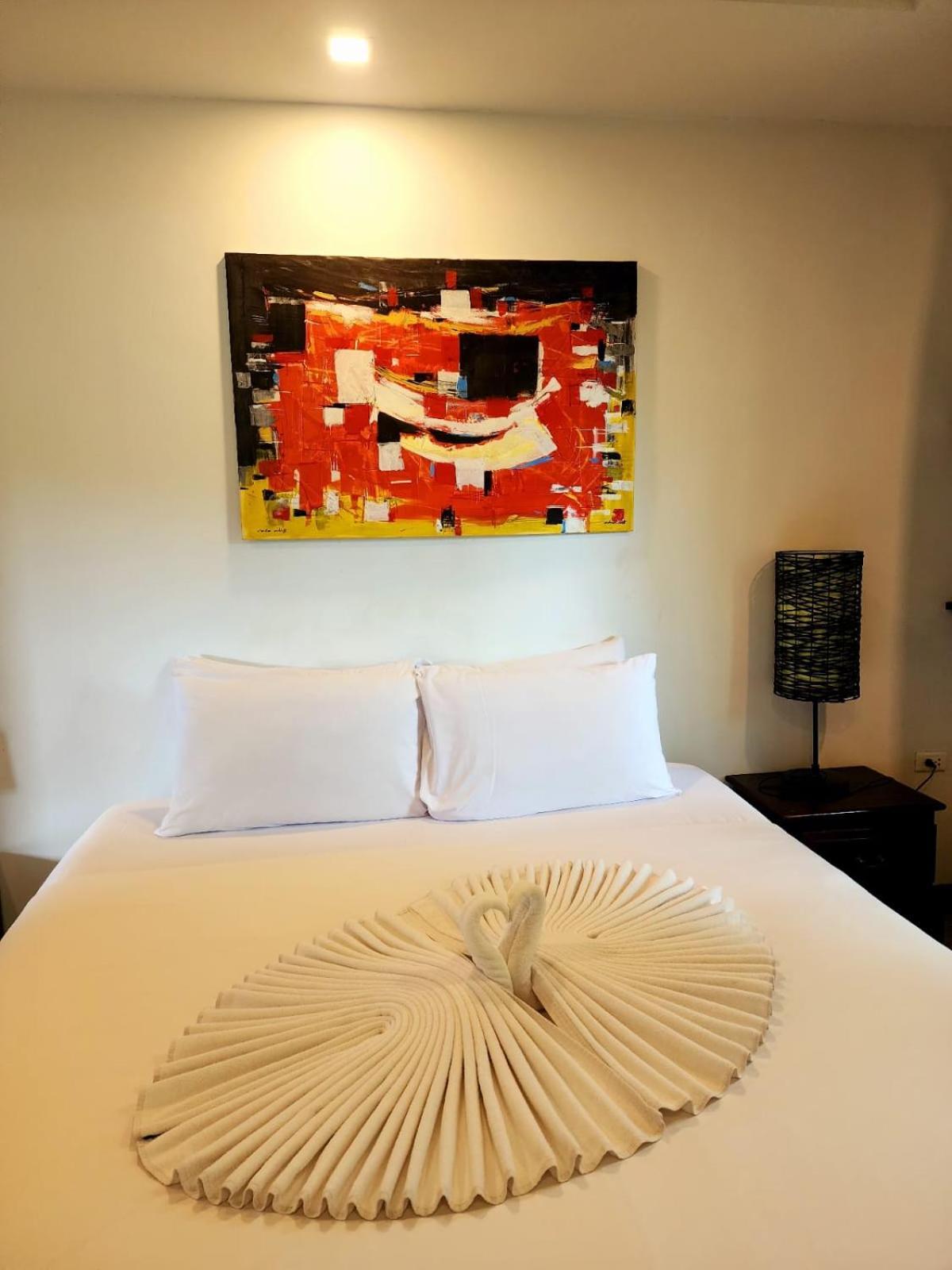 Cocoville Phuket - Sha Resor 3*